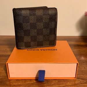 Authentic Louis Vuitton Damier ebene bi fold wallet